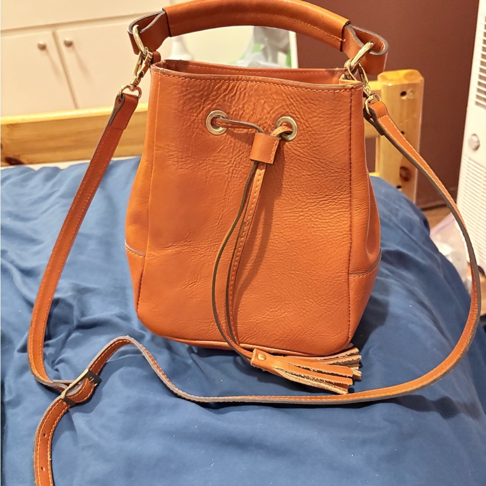 Elegant tan Leather Bucket Bag